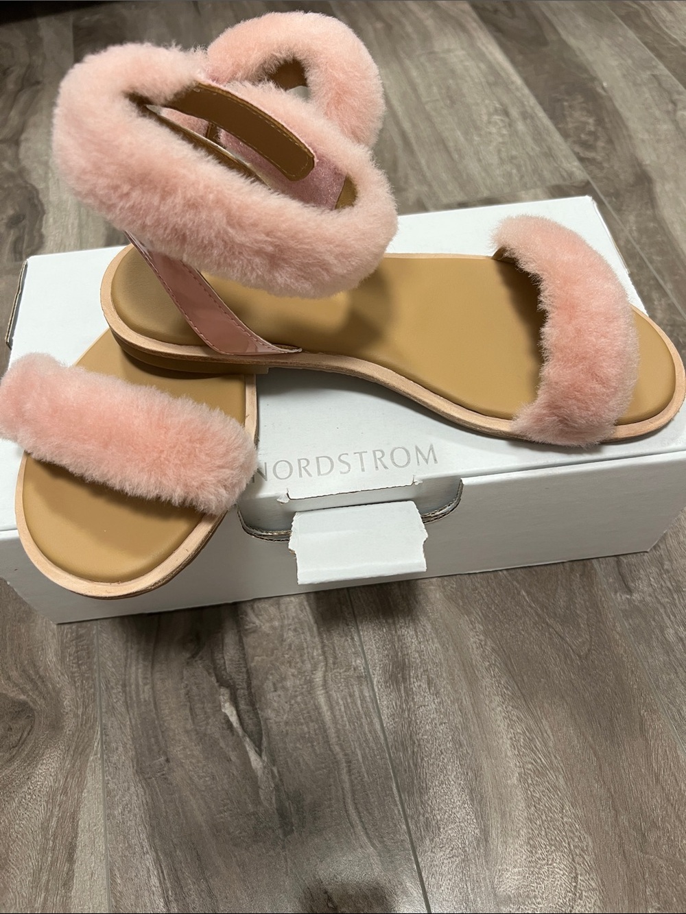 🔥🔥🔥UGG Fluff Springs Genuine Shearling Sandal